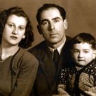 Photo of Holocaust survivors Elizabeth and Sam Roth Photo of Holocaust survivors Elizabeth and Sam Roth