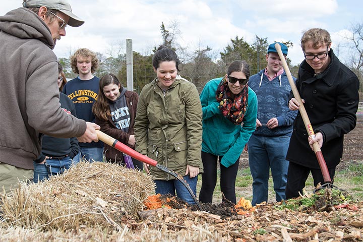 Students learning on the Stockton Farm